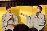 「親子酒」を披露したあとのラバーガール大水（左）と、立川志ら乃。