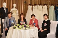 左から大鶴義丹・泰子夫妻、キングコング梶原・未来子夫妻。(c)読売テレビ