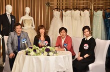 左から大鶴義丹・泰子夫妻、キングコング梶原・未来子夫妻。(c)読売テレビ