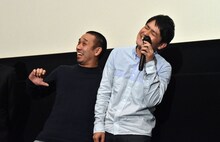 シンプルに口が臭い！」「胃が腐っとんじゃ」のギャグを披露する千鳥。