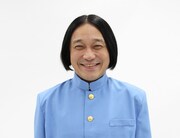 “謎の転校生”として会場内に出現する永野。