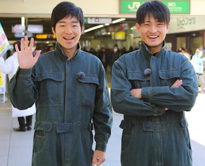 「ジャルッと！爆ハリ！」のロケ衣装を着たジャルジャル。(c)チバテレ