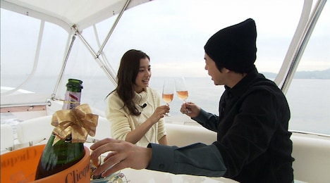 今田耕司と朝比奈彩（左）。(c)ABC