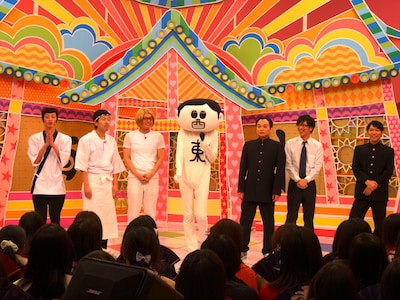 （左から）GAG少年楽団、西東さん、鬼ヶ島。(c)CTV