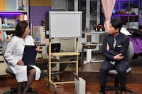 左から対馬ルリ子、有吉弘行。(c)日本テレビ