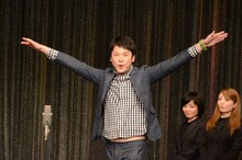 「何の味付けもしない濱家のルミネフォー」を披露するかまいたち濱家。