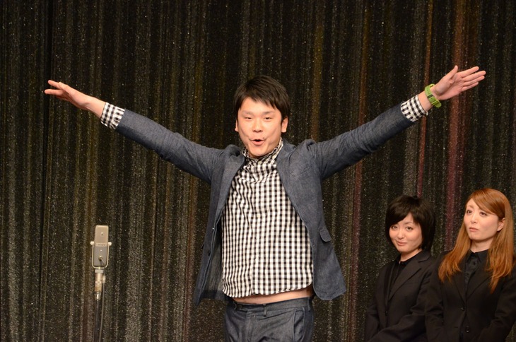 「何の味付けもしない濱家のルミネフォー」を披露するかまいたち濱家。