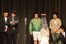 蛙亭・中野が絵を描いている間に「三点倒立をして寿限無を言う」という特技を披露する相方の岩倉。