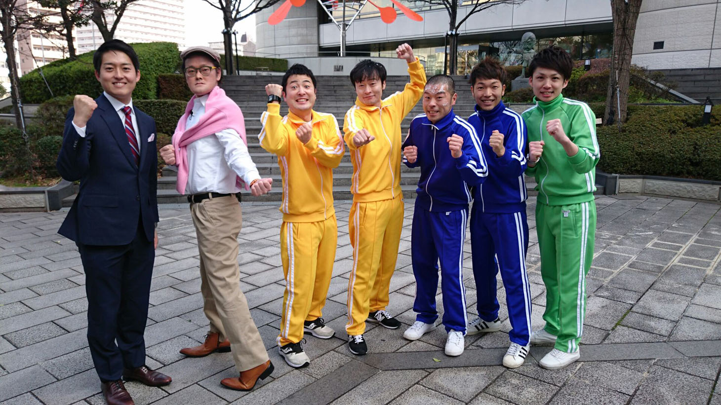 左から平松翔馬（読売テレビアナウンサー）、稲P、和牛、アキナ、アインシュタイン河井。(c)読売テレビ