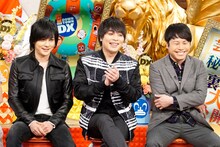 左からflumpoolの山村隆太と阪井一生、NON STYLE井上。(c)読売テレビ