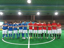 「スマート光FUTSAL よしもと杯」に参加した（左から）ダブルアート真べぇ、コロコロチキチキペッパーズ西野、アイロンヘッド辻井、見取り図・盛山、吉田たち・ゆうへい、吉田たち・こうへい、プリマ旦那・野村、見取り図リリー、ミキ亜生、シンクロック木尾、コロコロチキチキペッパーズ・ナダル、尼神インター誠子。