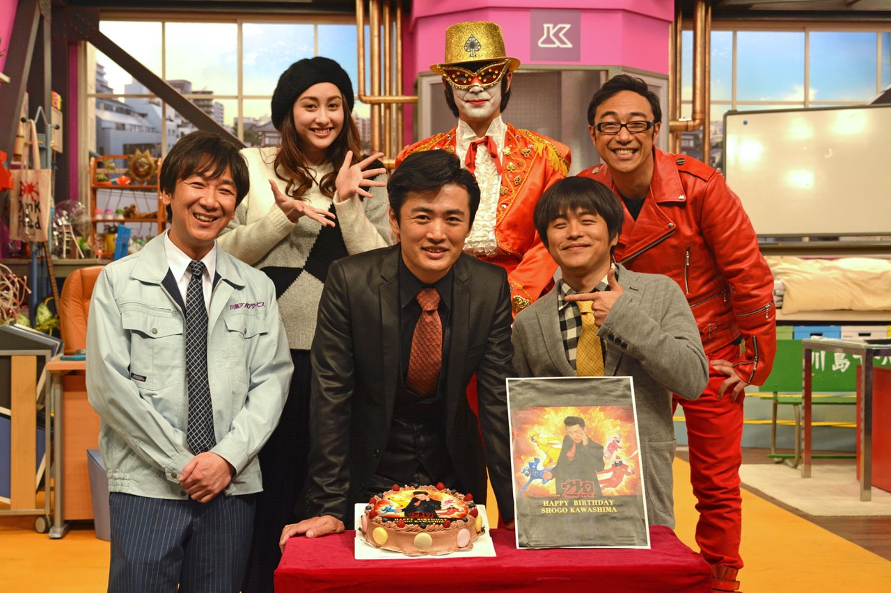 劇団ひとりの誕生日を祝う「ウレロ☆」のメンバー。