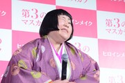 ウィンクするメイプル超合金・安藤。