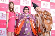 左からマギー、メイプル超合金。