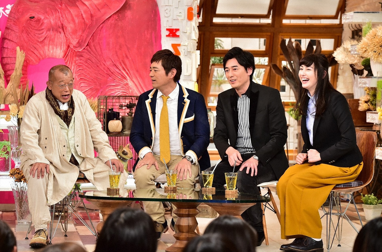 （左から）笑福亭鶴瓶、博多華丸・大吉、早見あかり。(c)TBS