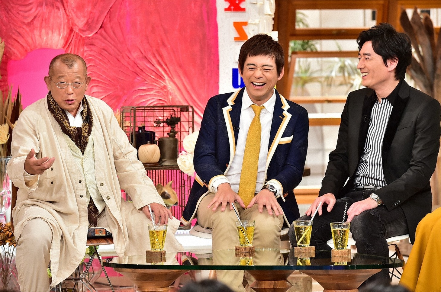 （左から）笑福亭鶴瓶、博多華丸・大吉。(c)TBS