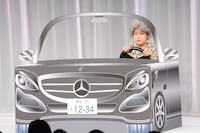 横澤夏子の単独ライブ「ダントツガール」のワンシーン。