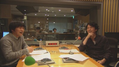 左からバカリズム、福山雅治。(c)ニッポン放送