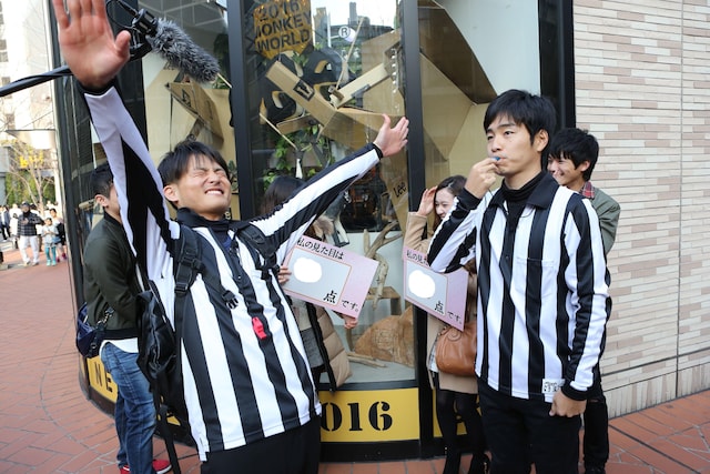 「ジャルやるっ！」の「見た目は何点？ピッタリ同点女子」のワンシーン。(c)関西テレビ