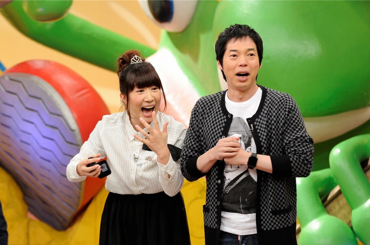 今田耕司と小泉エリ（左）。(c)ABC