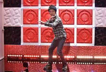 「NIRAMEKKO ～出オチ最強選手権～」に出場するアイロンヘッド辻井。(c)読売テレビ