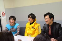 「サグレ☆無限大少女」収録後の反省会の様子。