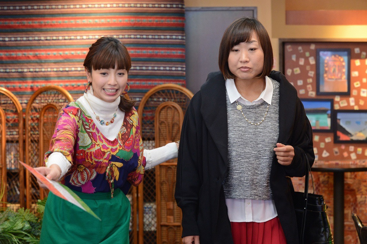 左から片瀬那奈、南海キャンディーズしずちゃん。(c)読売テレビ