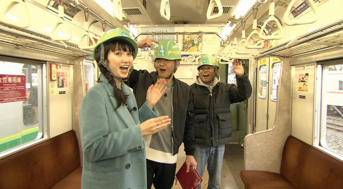 左から市川紗椰、パンサー向井、浜田雅功。(c)読売テレビ