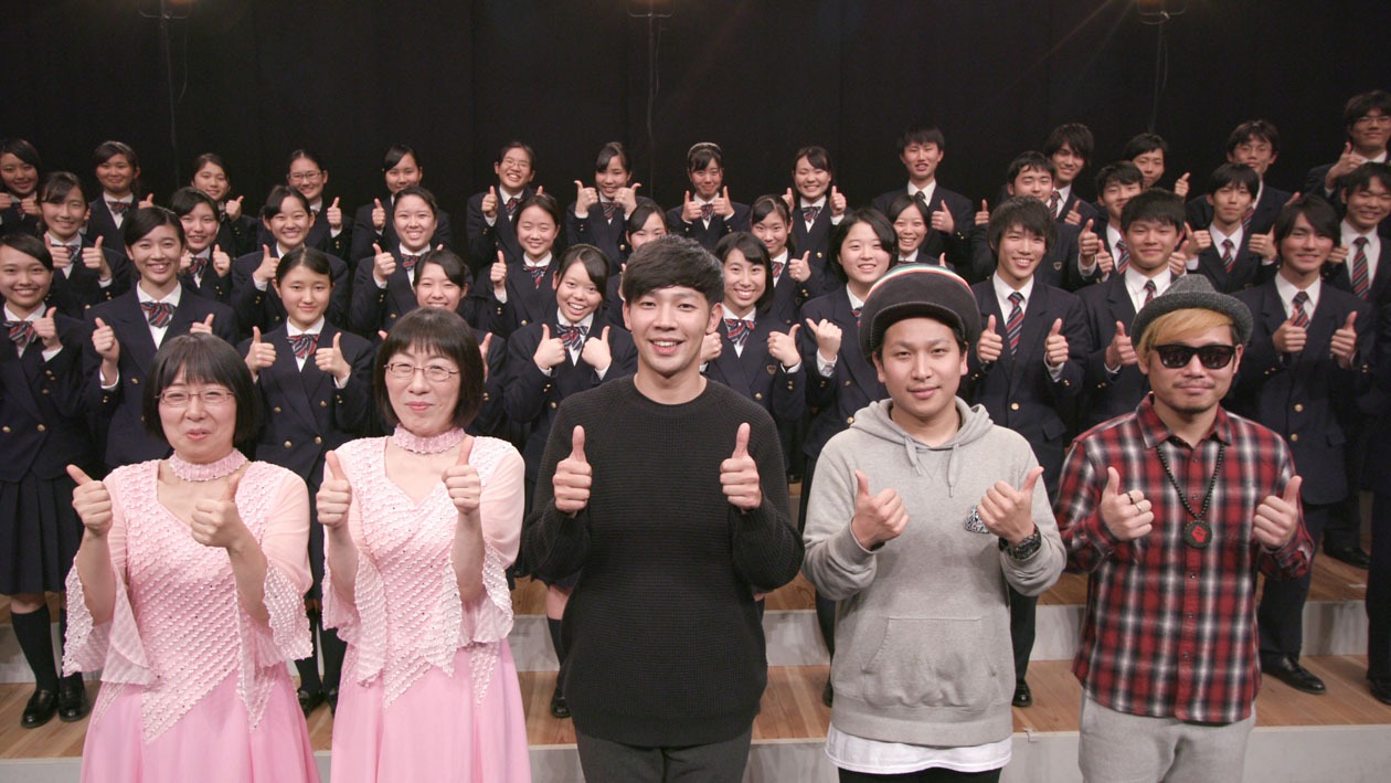 （手前左から）阿佐ヶ谷姉妹、ベリーグッドマン。