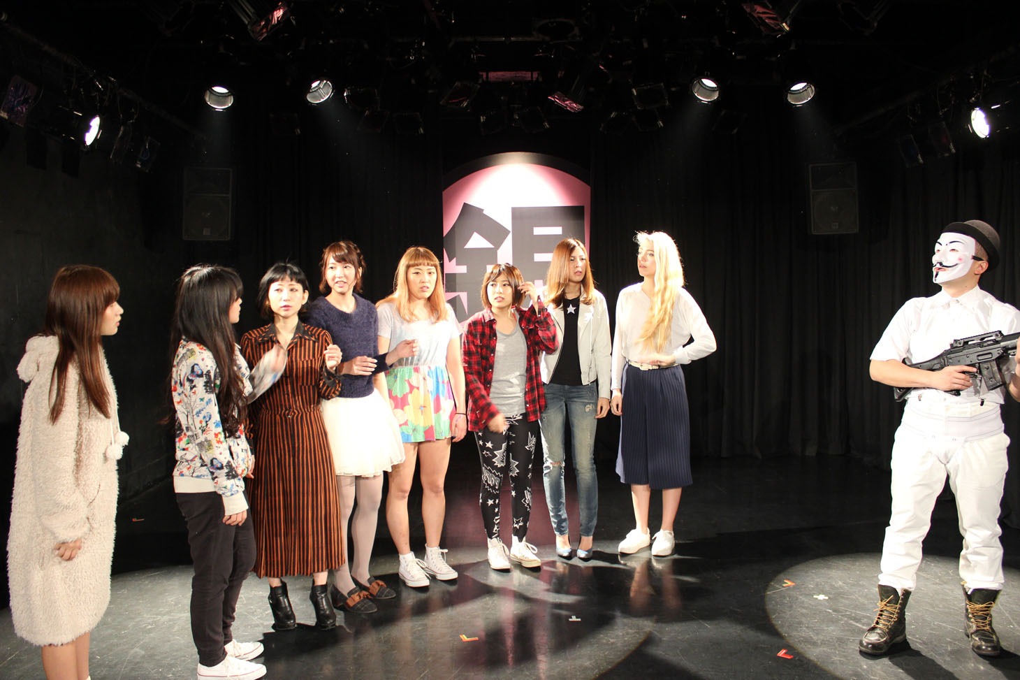 劇団マーガリンズの舞台「時計じかけのジンギスカン」のワンシーン。