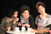 劇団マーガリンズの舞台「時計じかけのジンギスカン」のワンシーン。