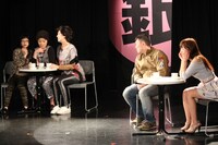 劇団マーガリンズの舞台「時計じかけのジンギスカン」のワンシーン。