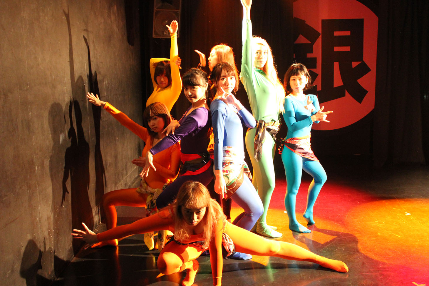 劇団マーガリンズの舞台「時計じかけのジンギスカン」のワンシーン。