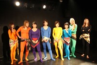 劇団マーガリンズの舞台「時計じかけのジンギスカン」のワンシーン。