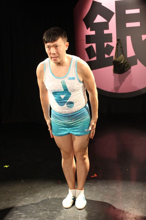 劇団マーガリンズの舞台「時計じかけのジンギスカン」に出演したオラキオ。