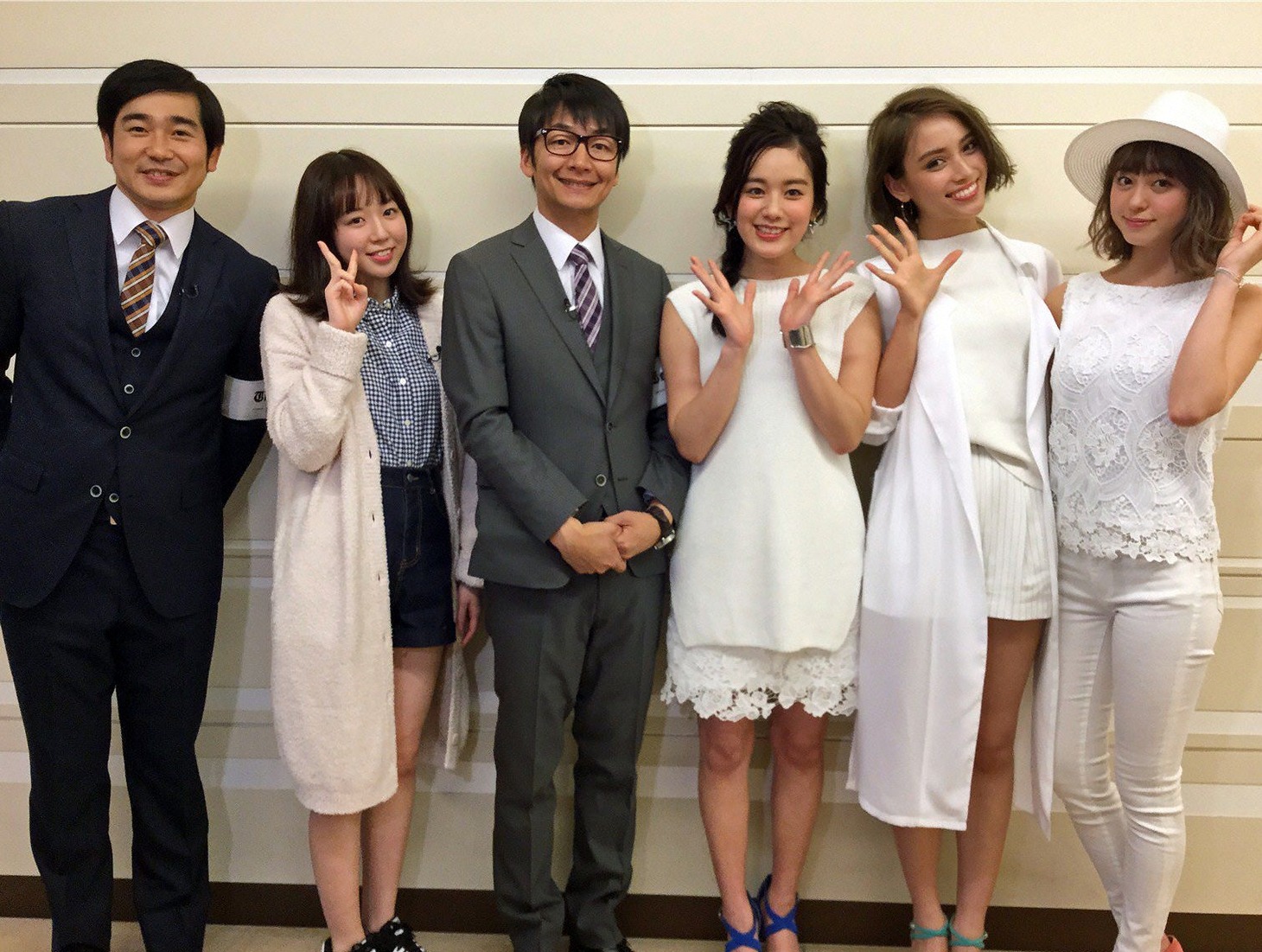 「テイバン・タイムズ」の出演者たち。 (c)BS朝日