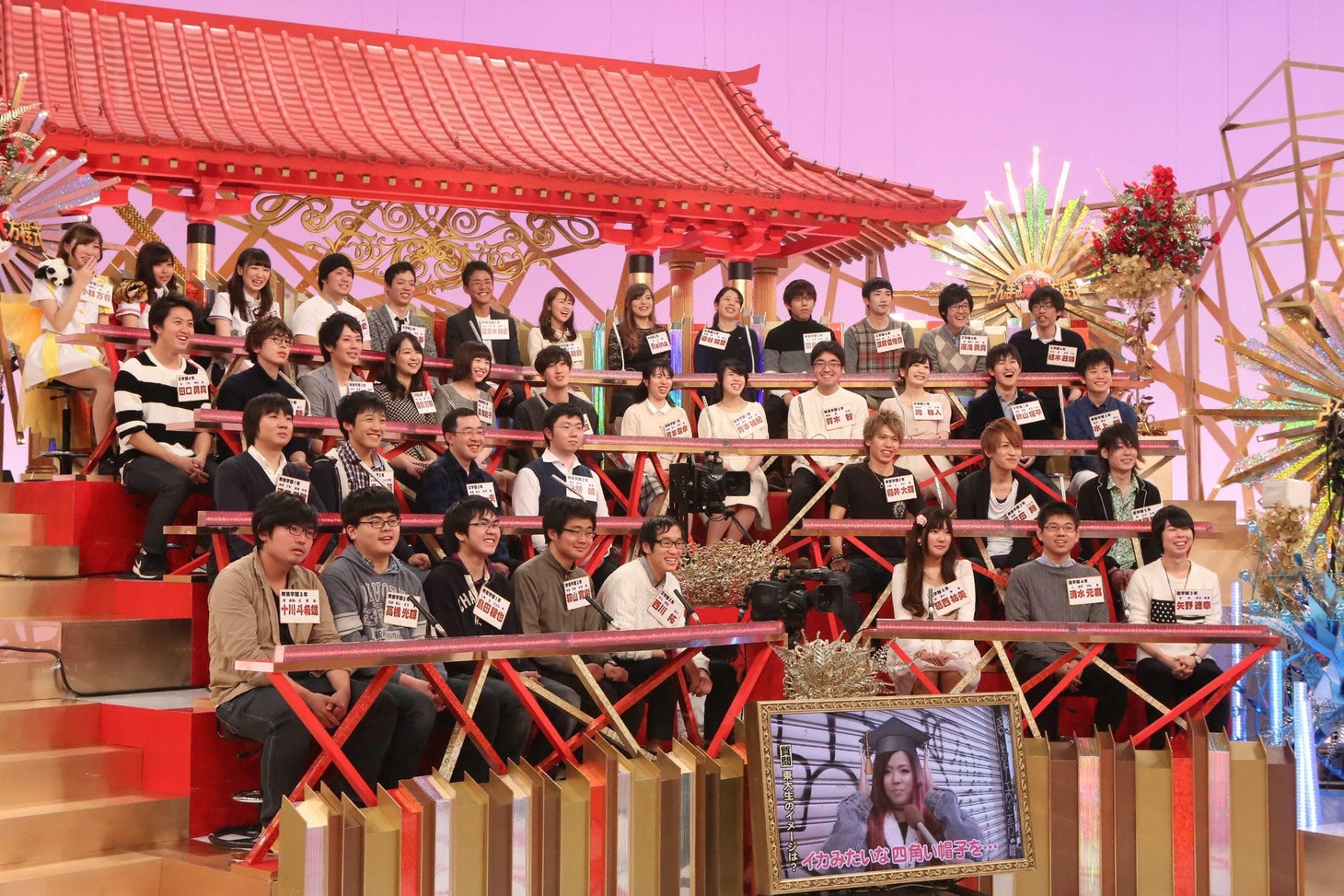 スタジオに集結する東大生たち。(c)フジテレビ