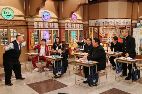 松村邦洋（左端）の授業のワンシーン。(c)テレビ朝日