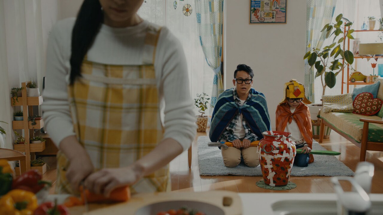 「グッジョバ!!」のCM「怒られる宮川親子篇」のワンシーン。