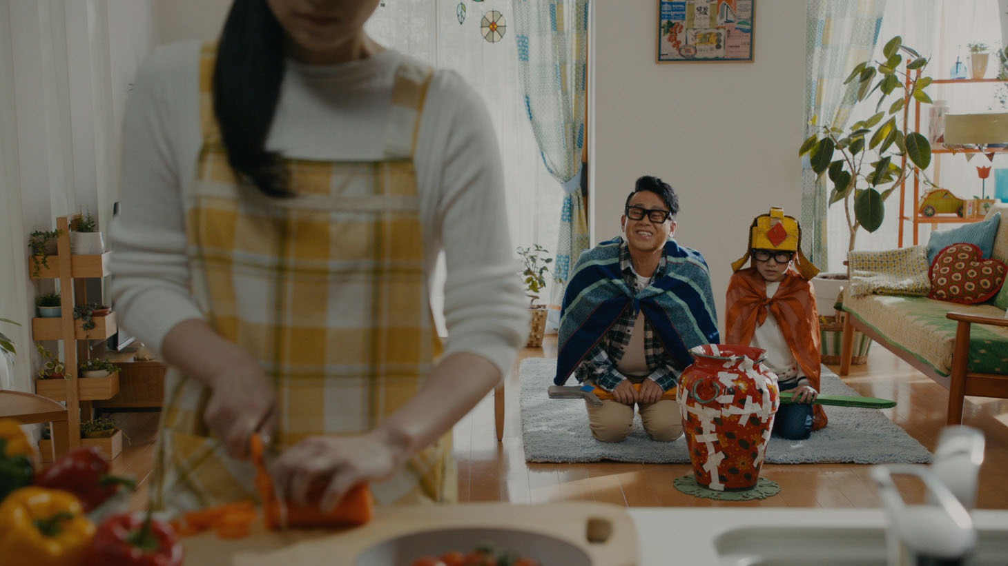 「グッジョバ!!」のCM「怒られる宮川親子篇」のワンシーン。
