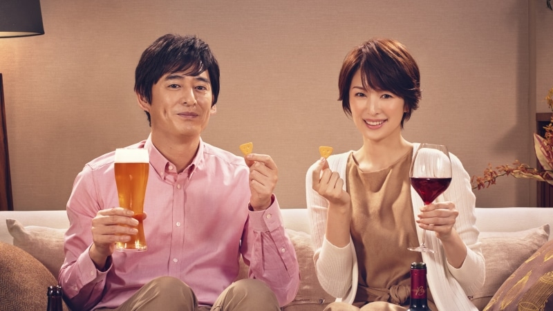 「生チーズのCheeza（チーザ）」の新テレビCM「チーザなひととき」編に出演する（左から）博多大吉・大吉、吉瀬美智子。
