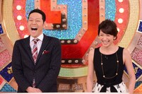 左から東野幸治、笹崎里菜アナウンサー。(c)日本テレビ