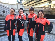 「チェーンアスロン」でレース対決に挑む（左から）熊切あさ美、フォーリンラブ・バービー、新山千春、キンタロー。。(c)読売テレビ