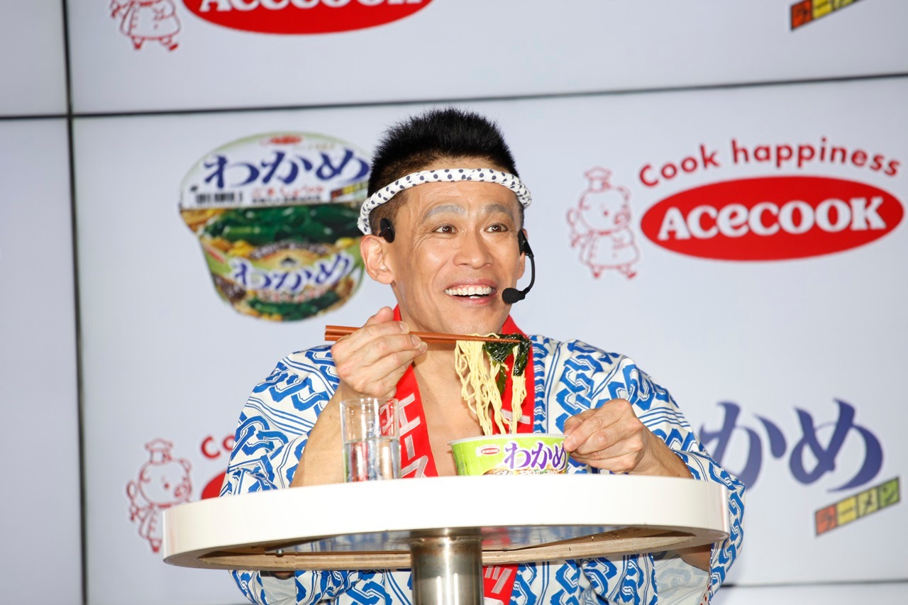 「わかめラーメン」の新CM発表会に登場した柳沢慎吾。