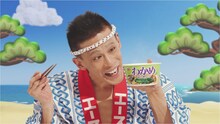 エースコックの即席めん「わかめラーメン」の新テレビCM「復活編」に出演する柳沢慎吾。