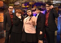 左から千鳥・大悟、ハリセンボン春菜、渡辺直美、ハリセンボンはるか、千鳥ノブ。