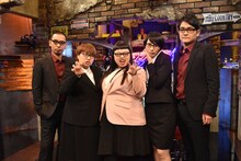 左から千鳥・大悟、ハリセンボン春菜、渡辺直美、ハリセンボンはるか、千鳥ノブ。