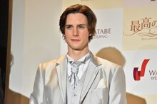 横澤夏子とともにイベントに出演したモデル。