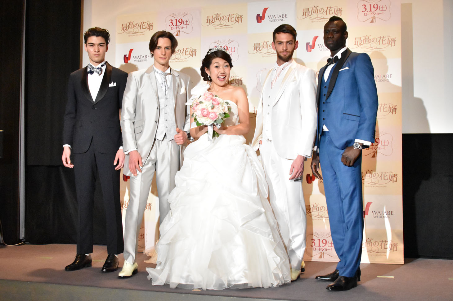 映画「最高の花婿」のイベントに出演した横澤夏子（中央）。