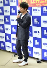 「まいにち、ポジティヴ・ラヴ▼」の発売記念トークイベントに出席したNON STYLE井上。